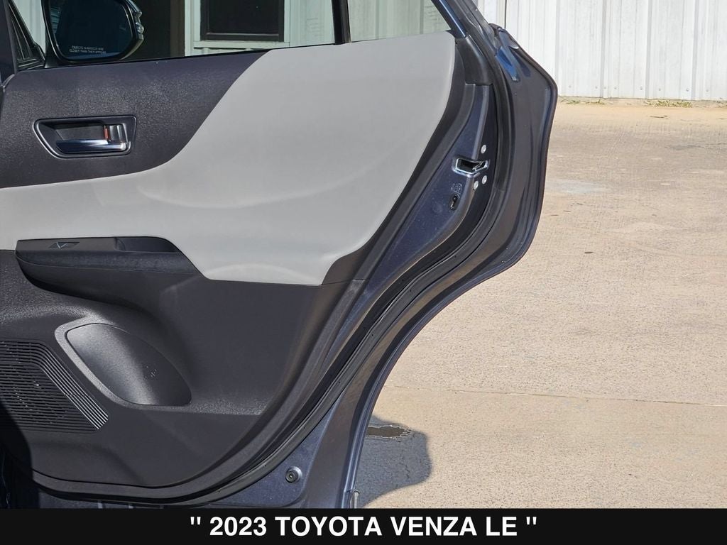 2023 Toyota Venza LE