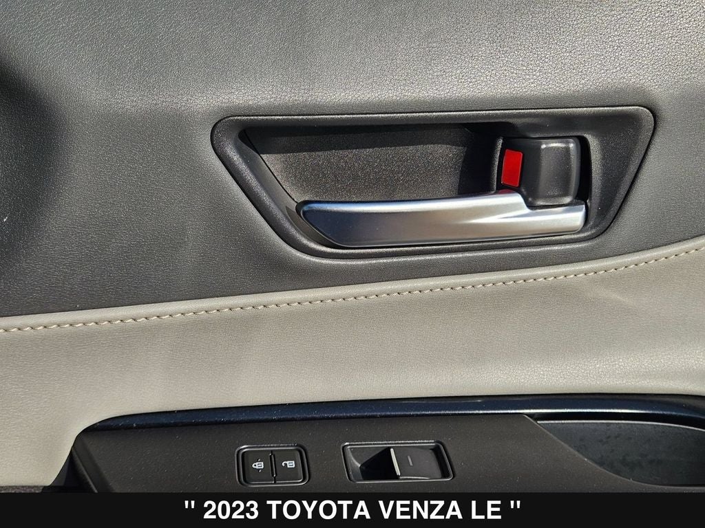 2023 Toyota Venza LE