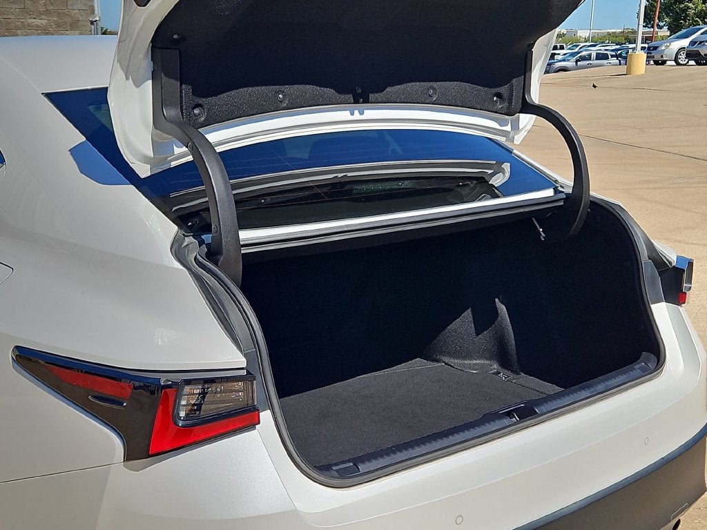 2023 Lexus IS 300