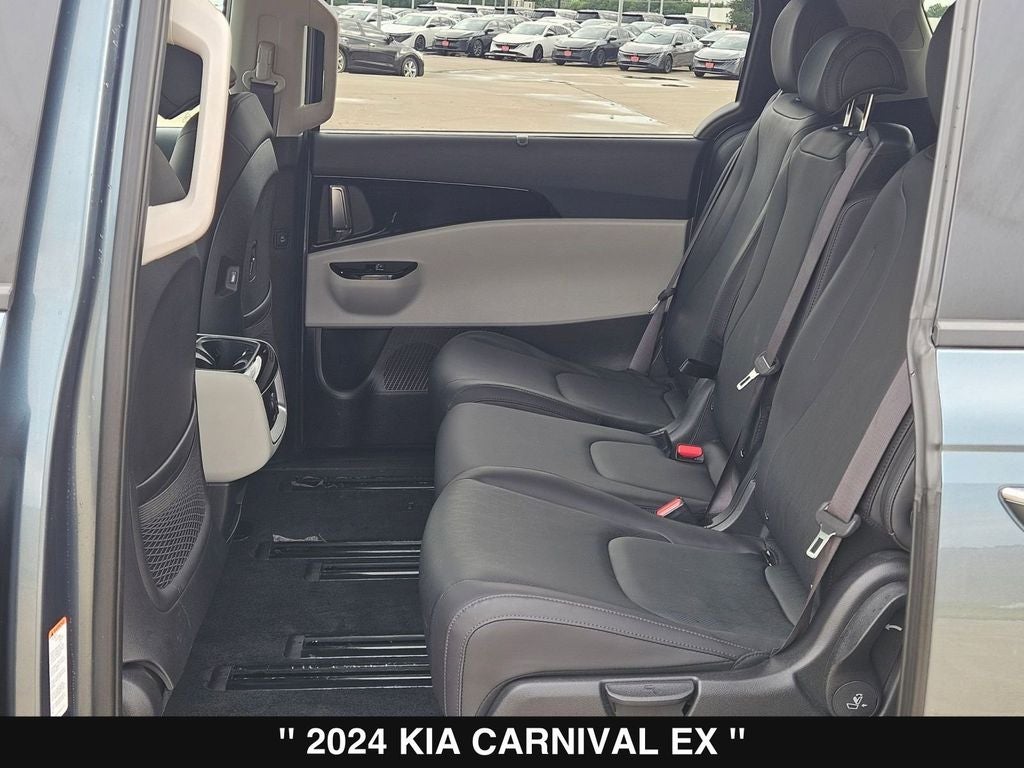 2024 Kia Carnival EX