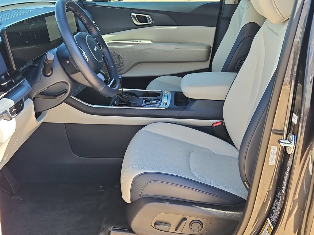 2025 Kia Carnival SX