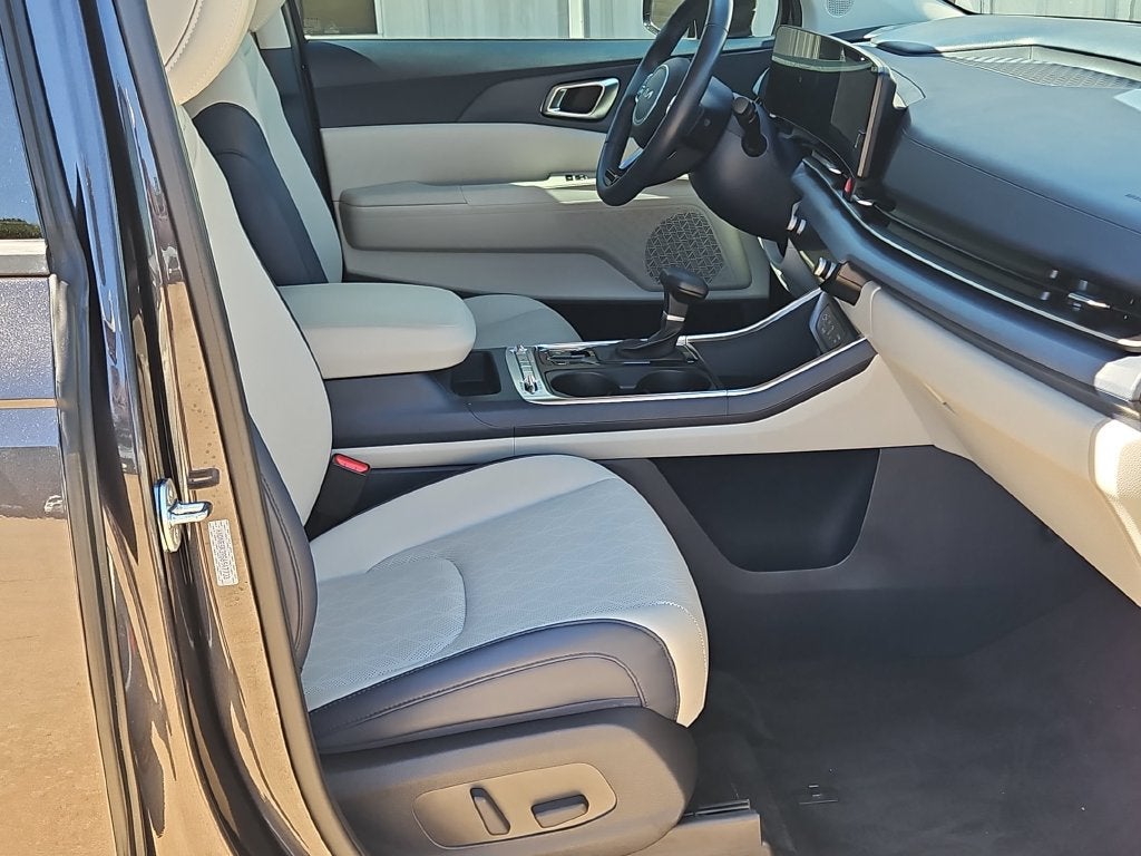 2025 Kia Carnival SX