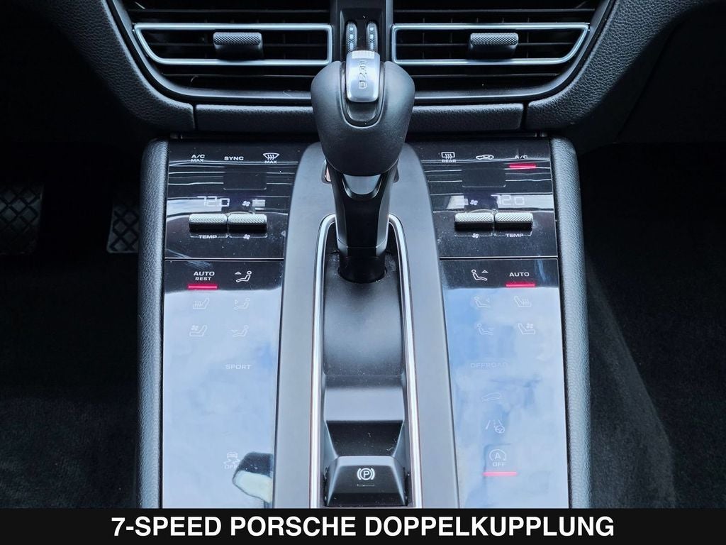 2022 Porsche Macan Base