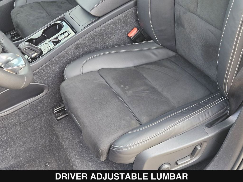 2022 Volvo XC40 R-Design