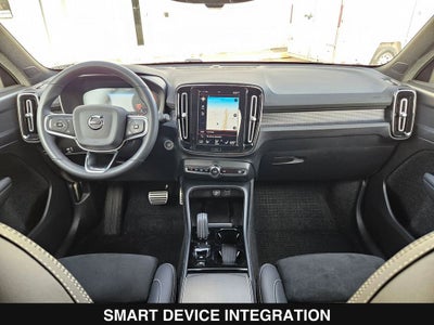 2022 Volvo XC40 R-Design