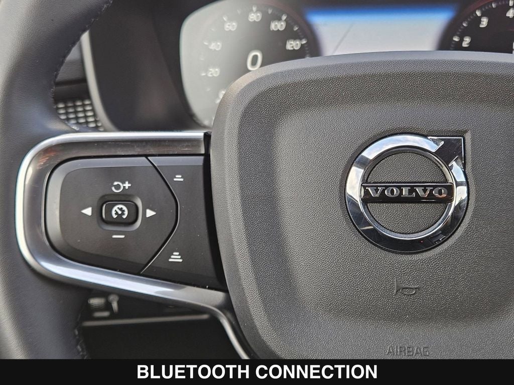 2022 Volvo XC40 R-Design