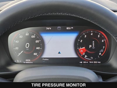 2022 Volvo XC40 R-Design