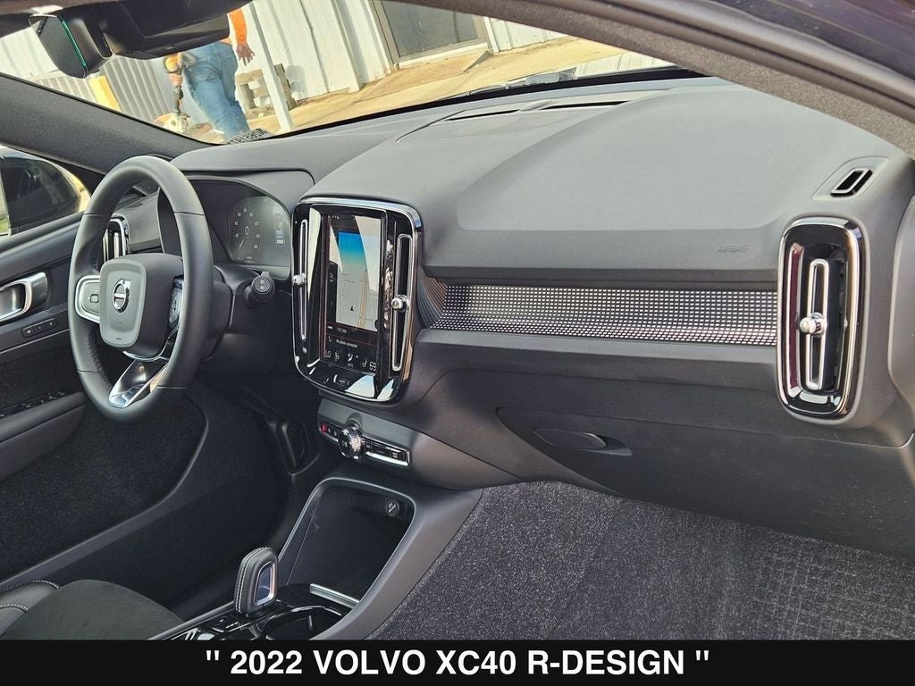 2022 Volvo XC40 R-Design