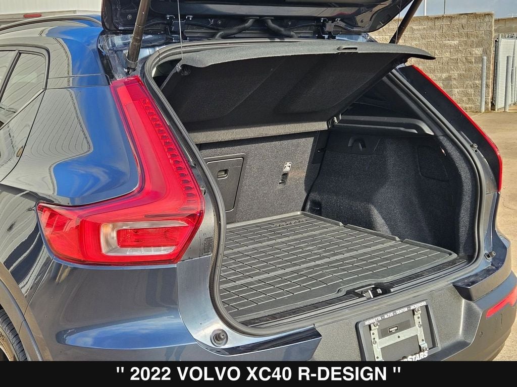 2022 Volvo XC40 R-Design