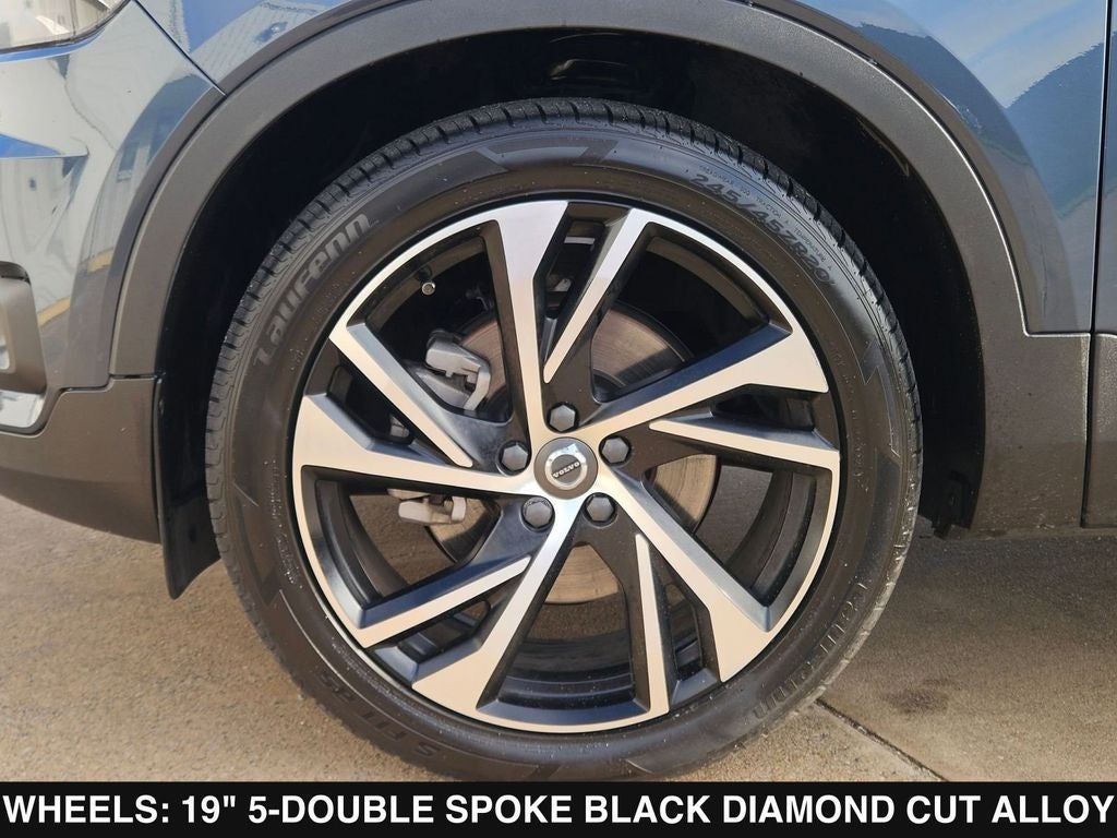 2022 Volvo XC40 R-Design