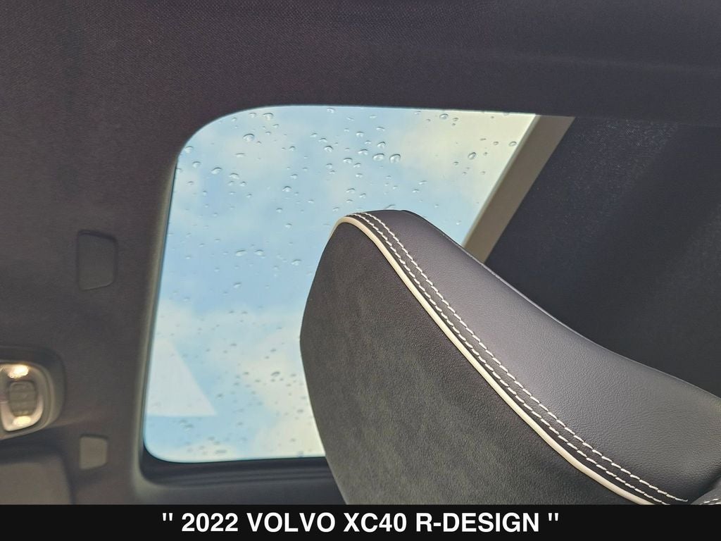 2022 Volvo XC40 R-Design