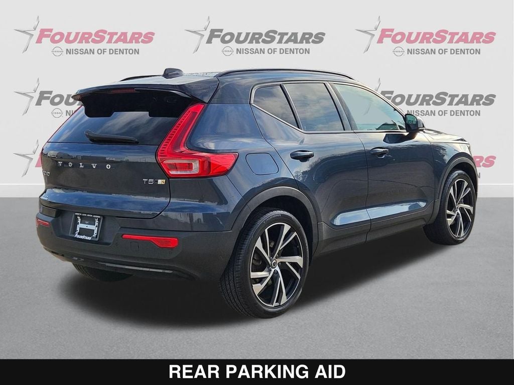 2022 Volvo XC40 R-Design