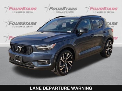 2022 Volvo XC40 R-Design