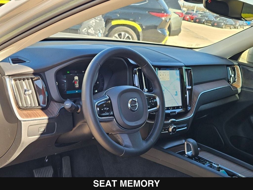 2023 Volvo XC60 B5 Plus Bright Theme
